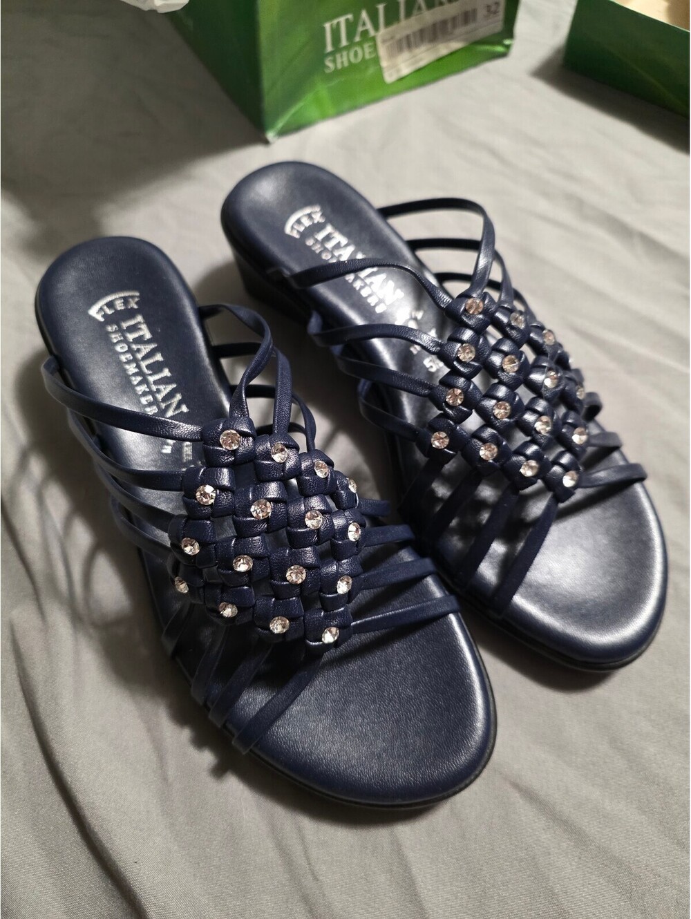 NEW Italian Shoemaker size 5.5 wedge heels sandals